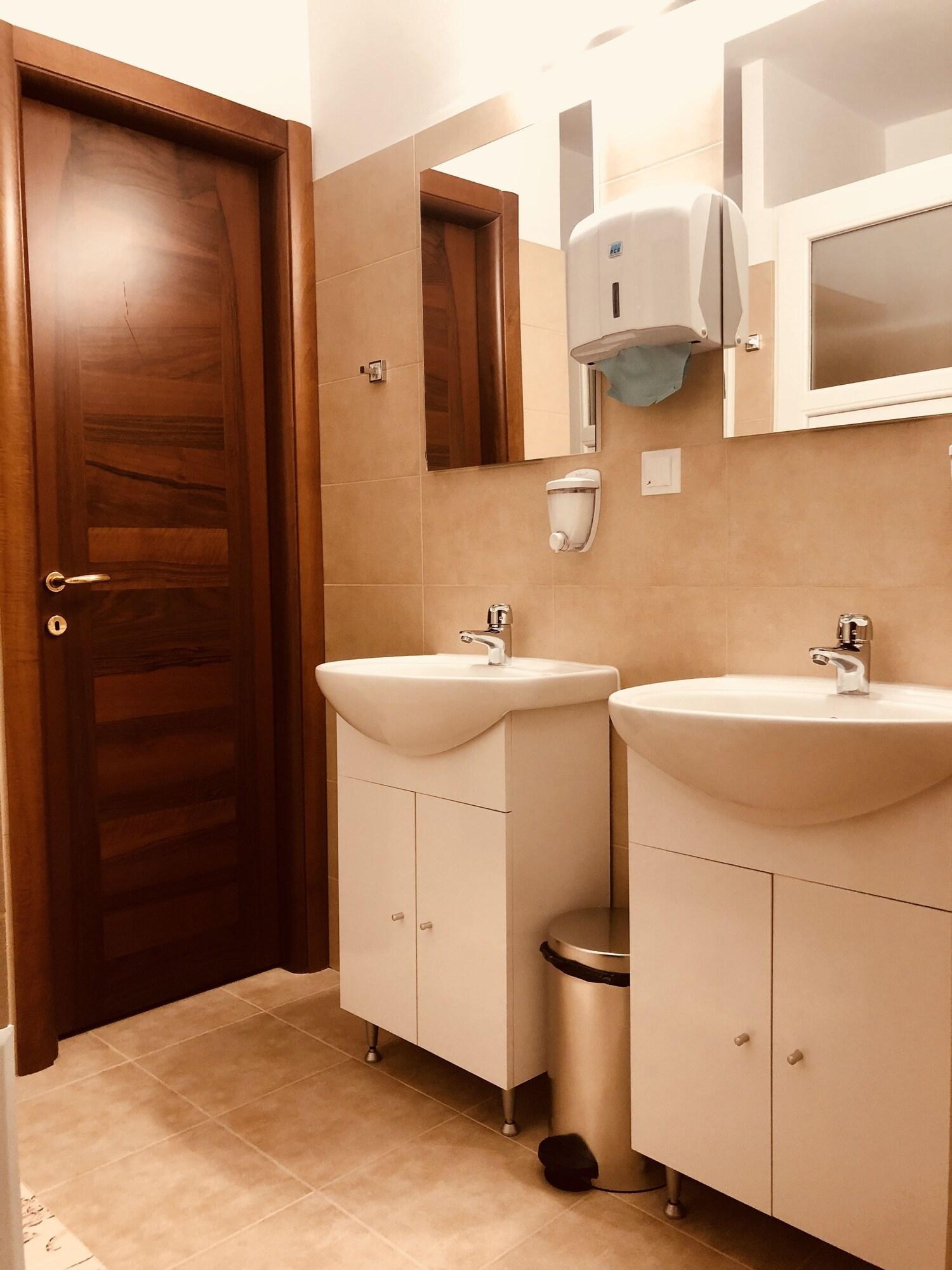 Monte Carlo Palace Rooms بوخارست المظهر الخارجي الصورة