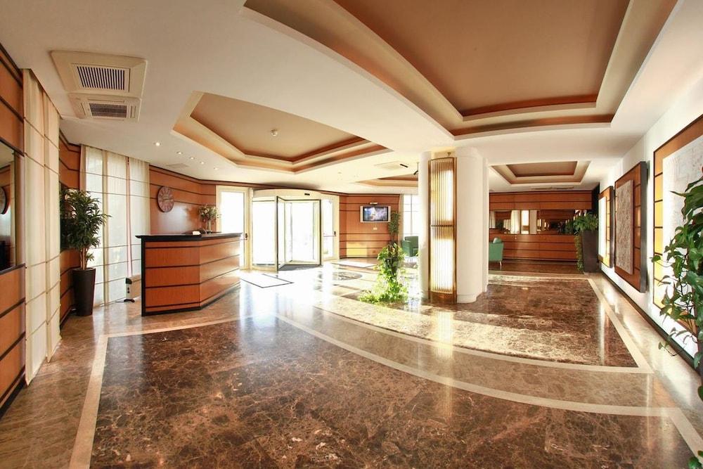 Monte Carlo Palace Rooms بوخارست المظهر الخارجي الصورة