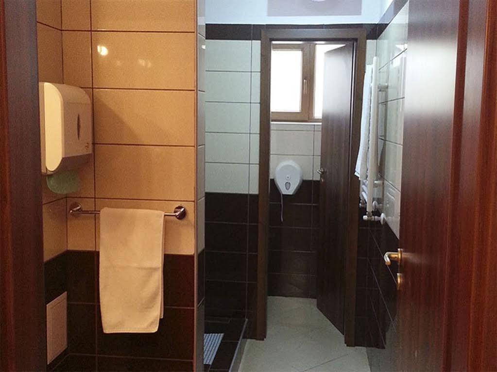 Monte Carlo Palace Rooms بوخارست المظهر الخارجي الصورة