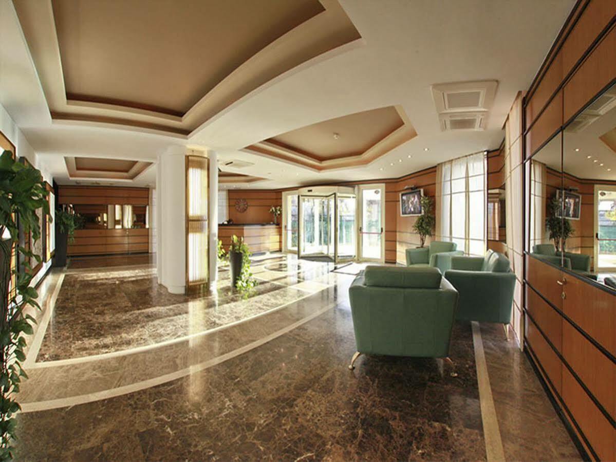Monte Carlo Palace Rooms بوخارست المظهر الخارجي الصورة