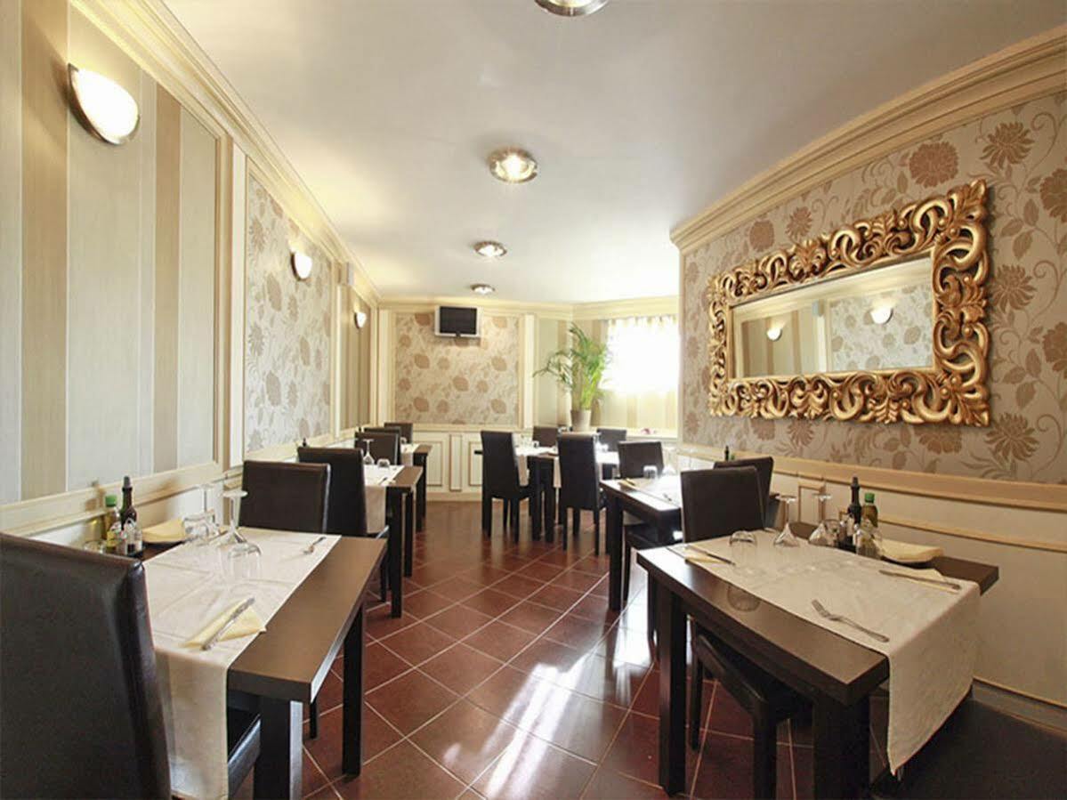 Monte Carlo Palace Rooms بوخارست المظهر الخارجي الصورة